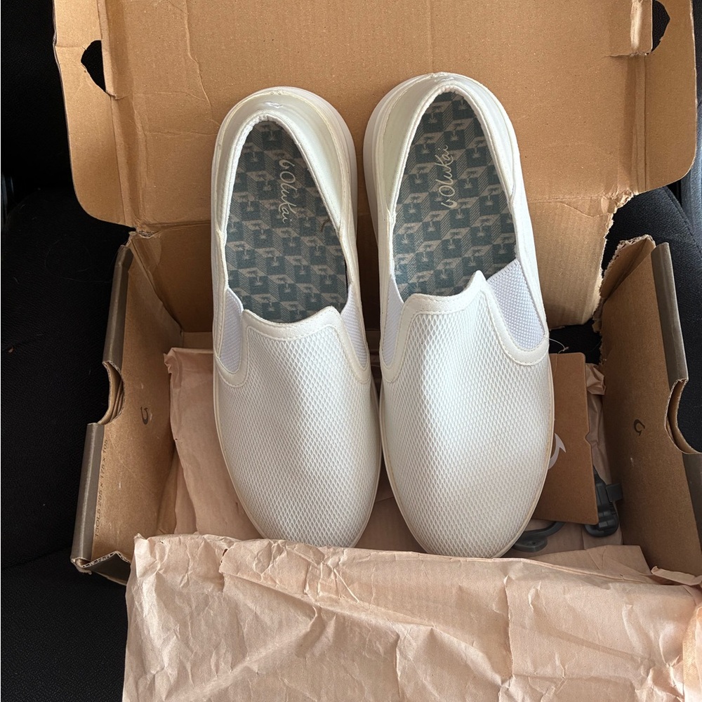 OluKai White SlipOns 8.5 nwt